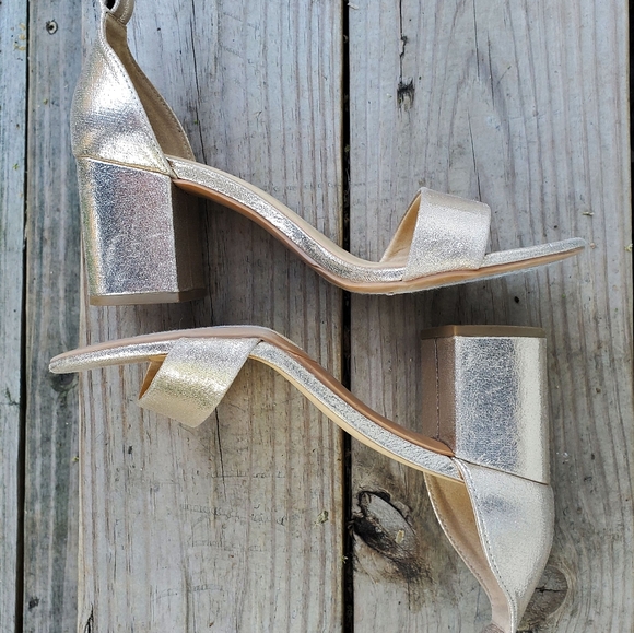 CL by Laundry heels - Picture 3 of 4